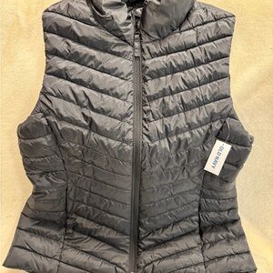 Old Navy Women's Black Puffer Vest